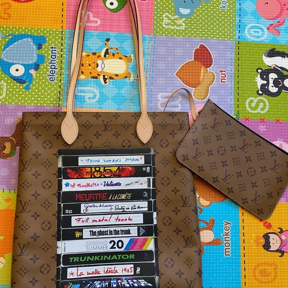 louis vuitton carry it reverse - Picture 3 of 3